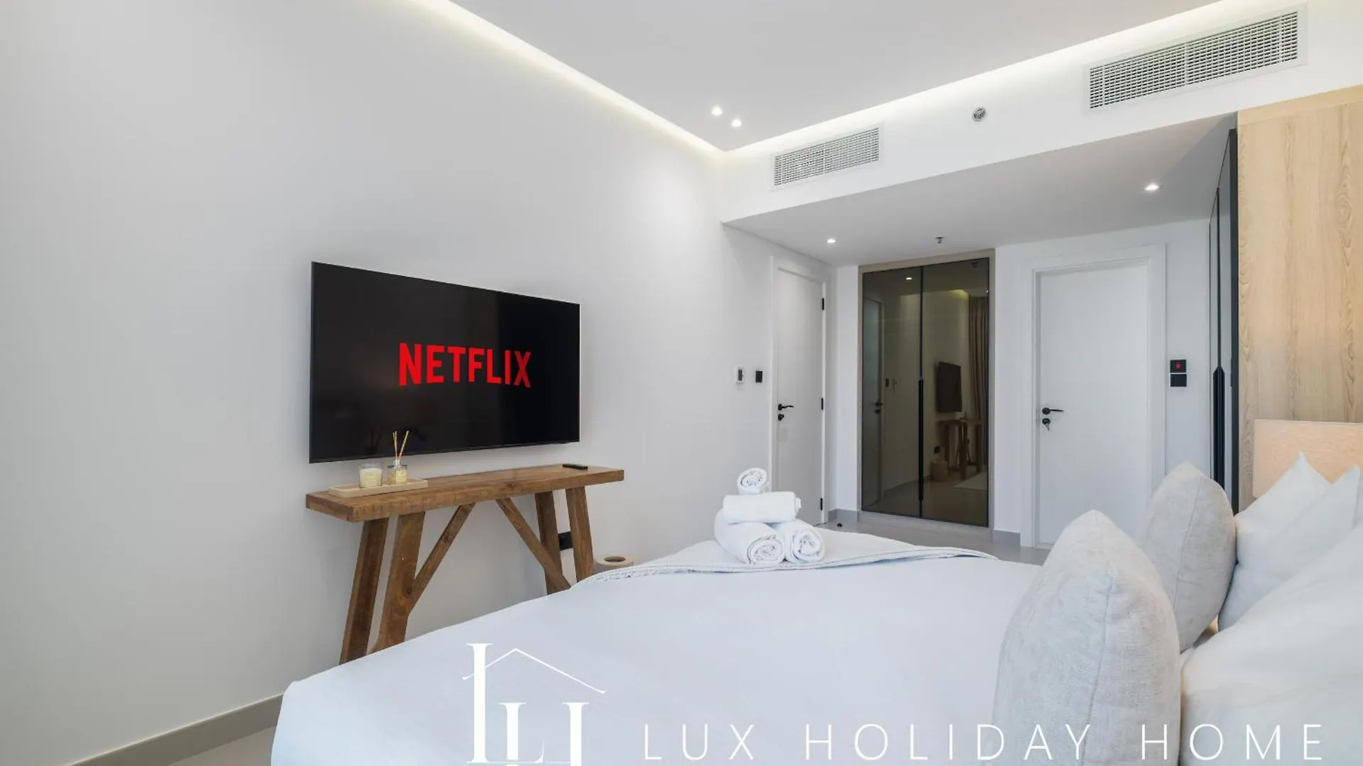 Lux The Majara Marina View Suite Dubai