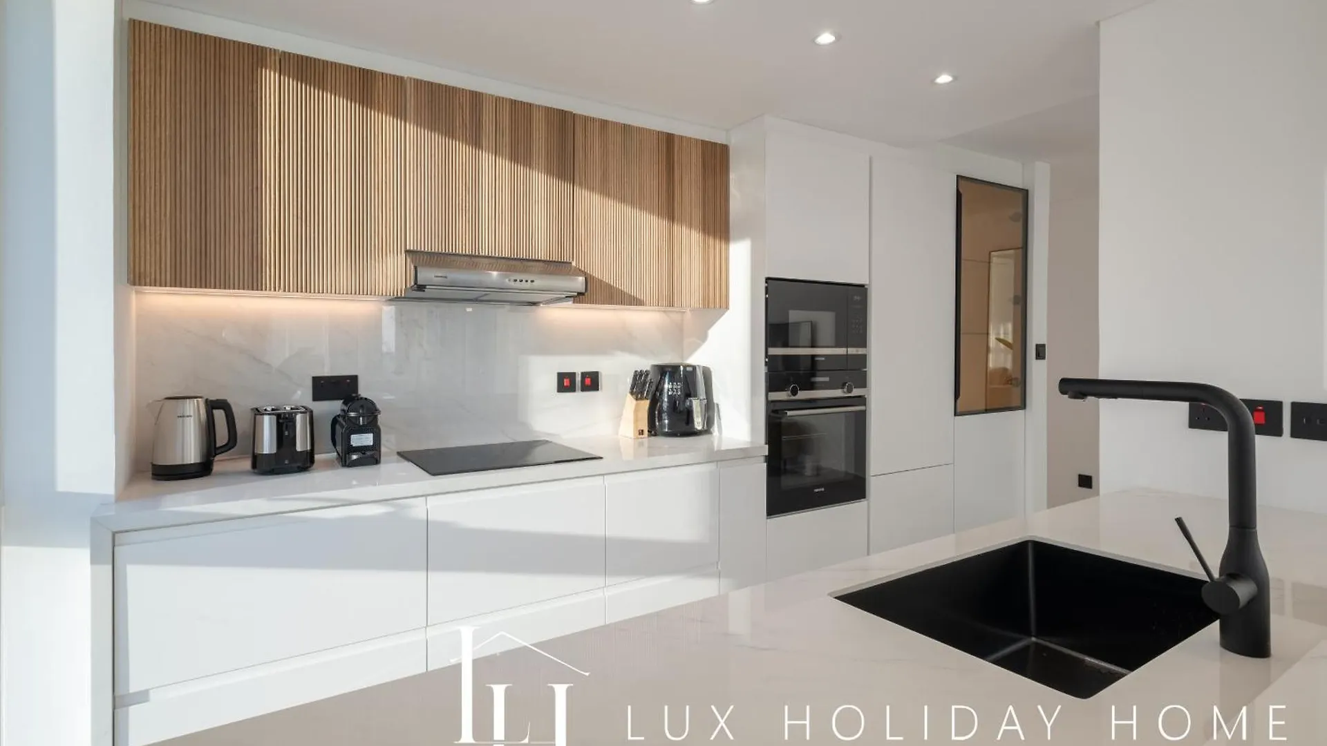 Lux The Majara Marina View Suite Dubai Apartment