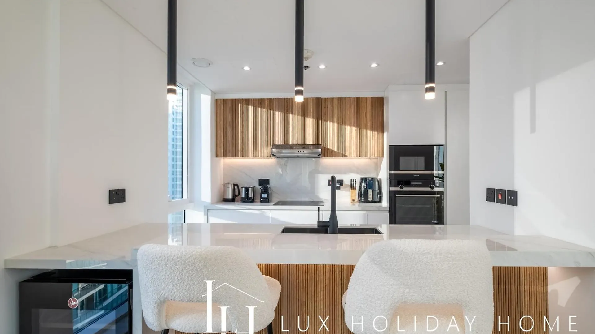 Lux The Majara Marina View Suite Dubai
